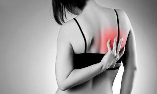back pain below shoulder blades causes